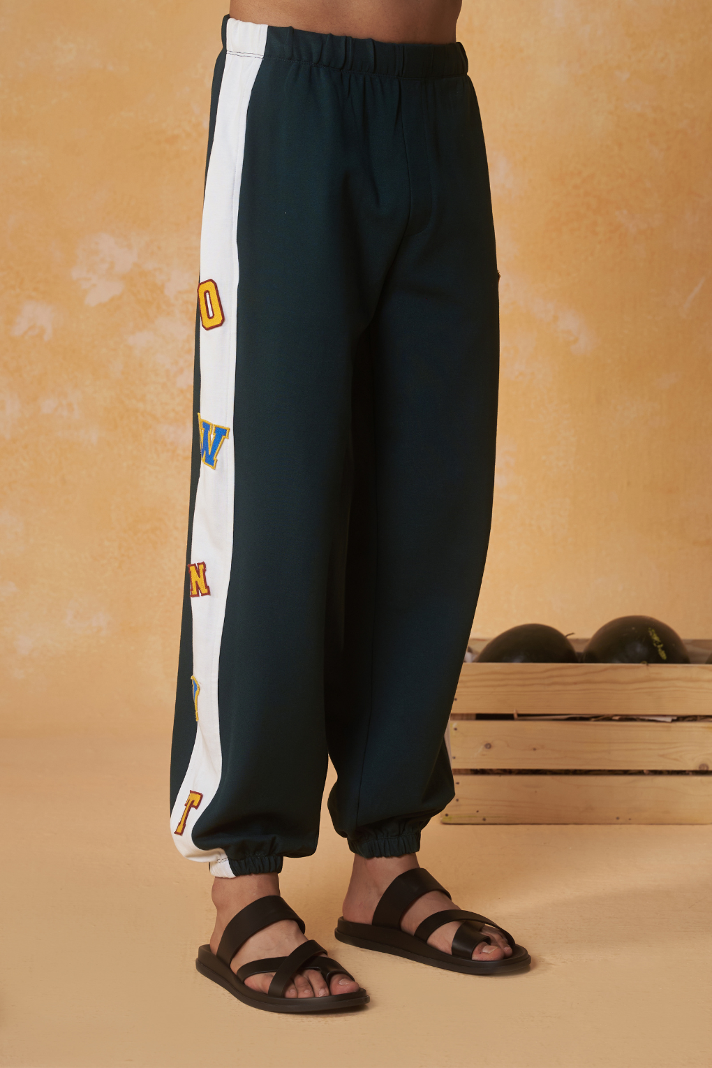 Axis Barrel Jogger